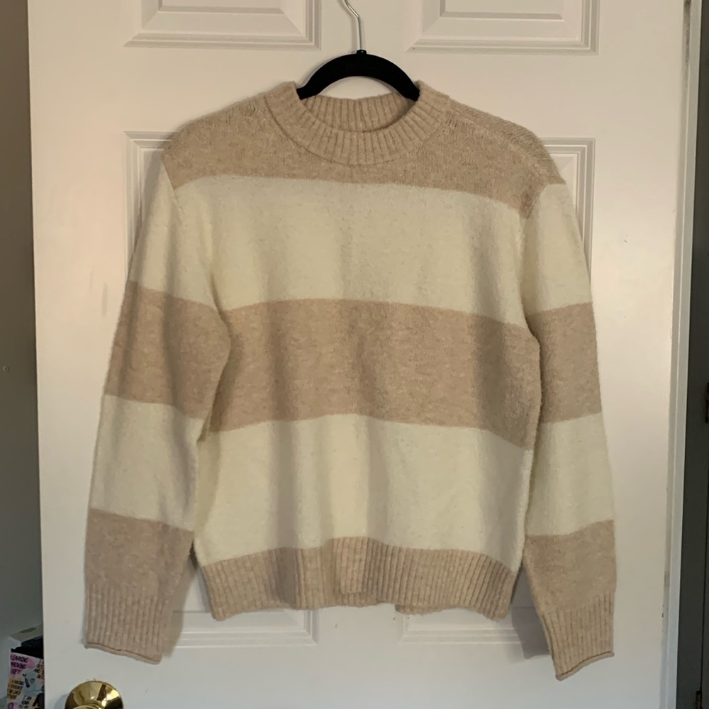 American Eagle Stripped Sweater